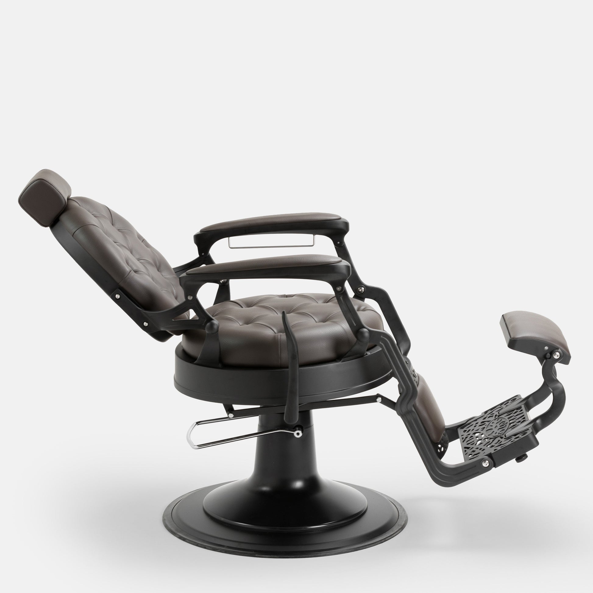Cadeira de barbeiro MACK Pro Salon em tons preto e castanho terra.